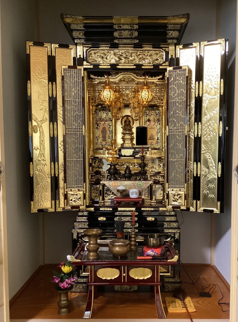 お客様に納品した仏壇・墓石の写真