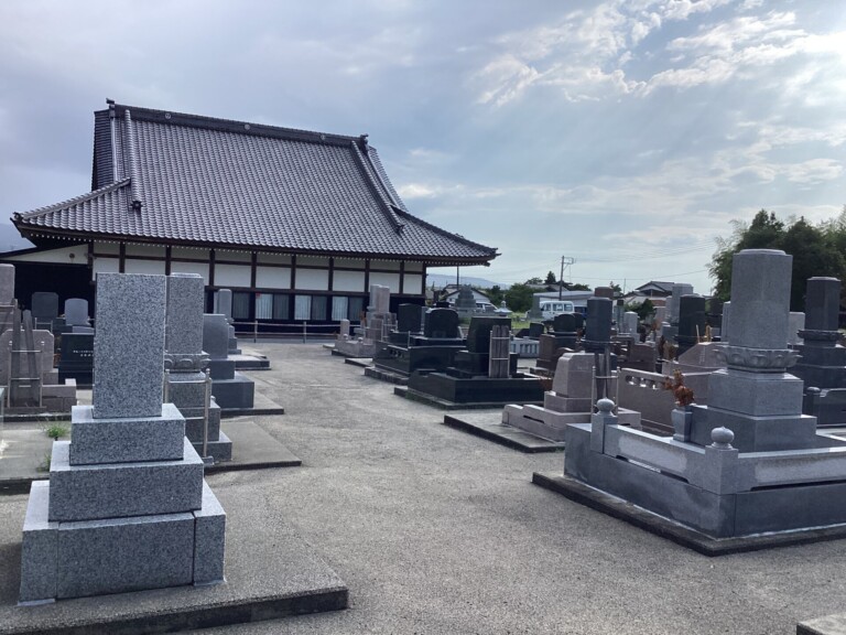 西蓮寺墓苑の外観